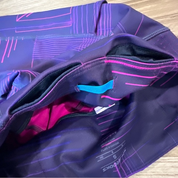 Brooks Women’s Method 7/8 Tight size small in purple cyber pattern running pants - Picture 6 of 10